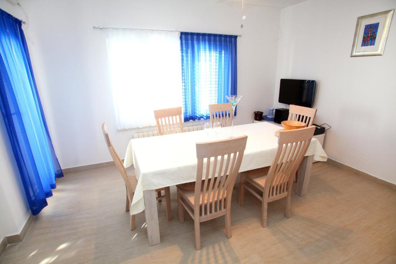 Apartments Nakir Slatine Szoba fotó