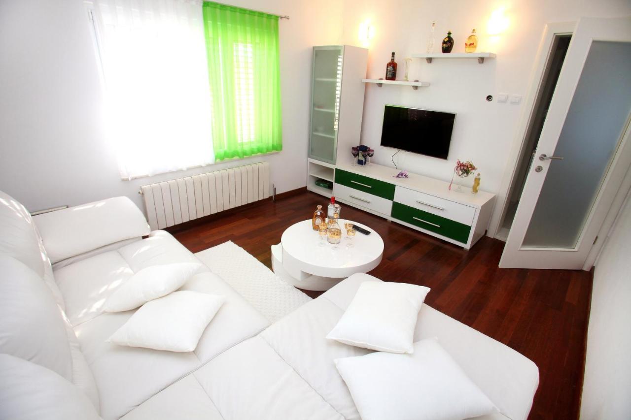 Apartments Nakir Slatine Szoba fotó