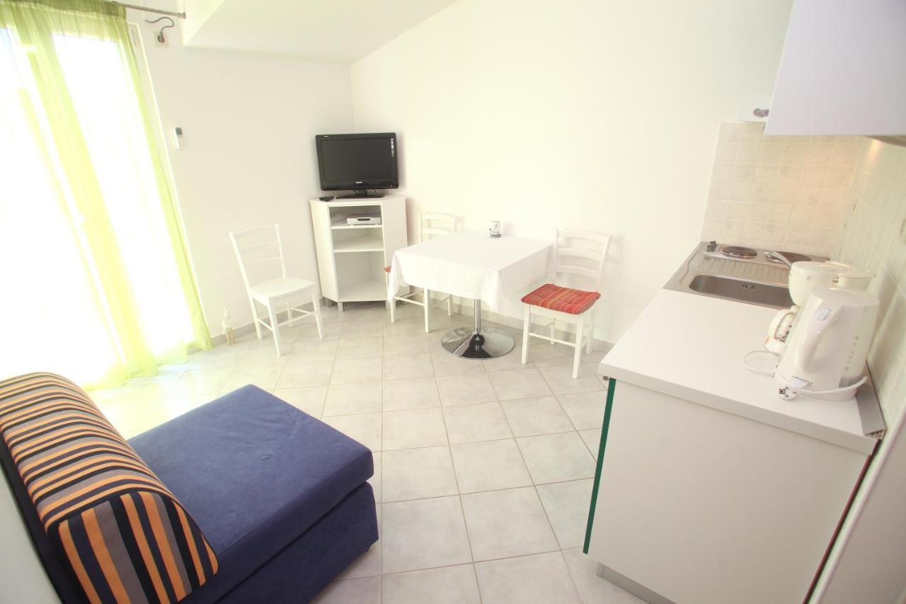 Apartments Nakir Slatine Szoba fotó