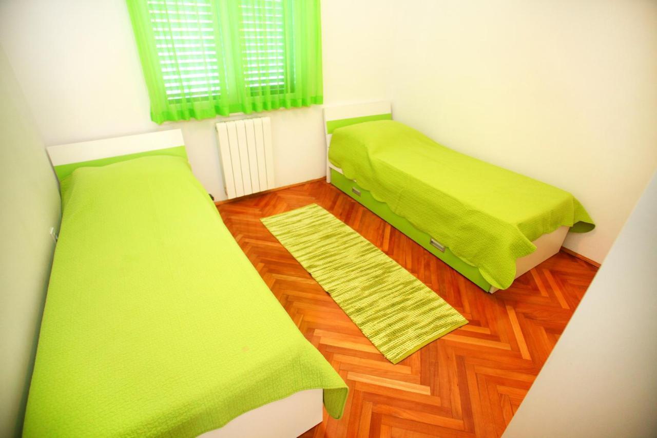 Apartments Nakir Slatine Szoba fotó