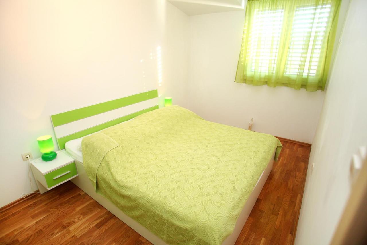 Apartments Nakir Slatine Szoba fotó