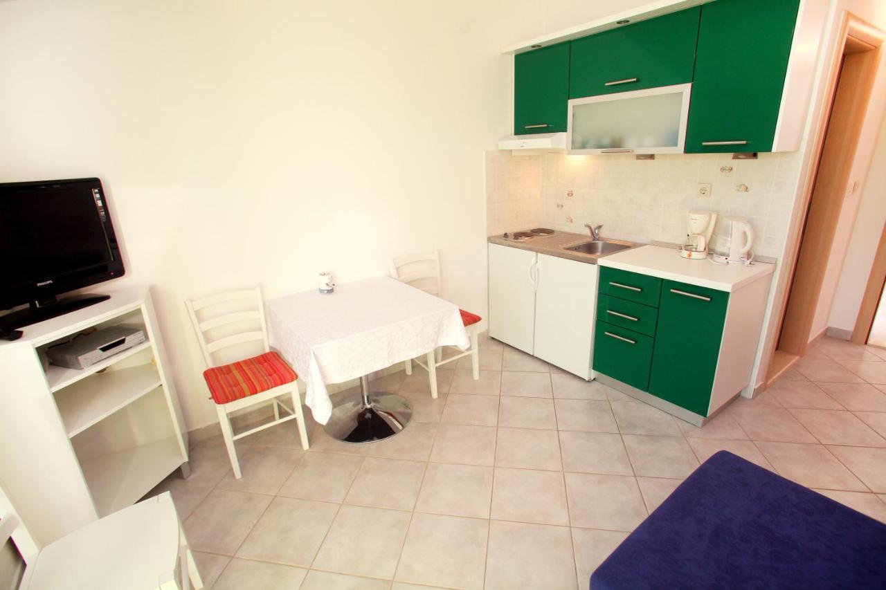 Apartments Nakir Slatine Szoba fotó