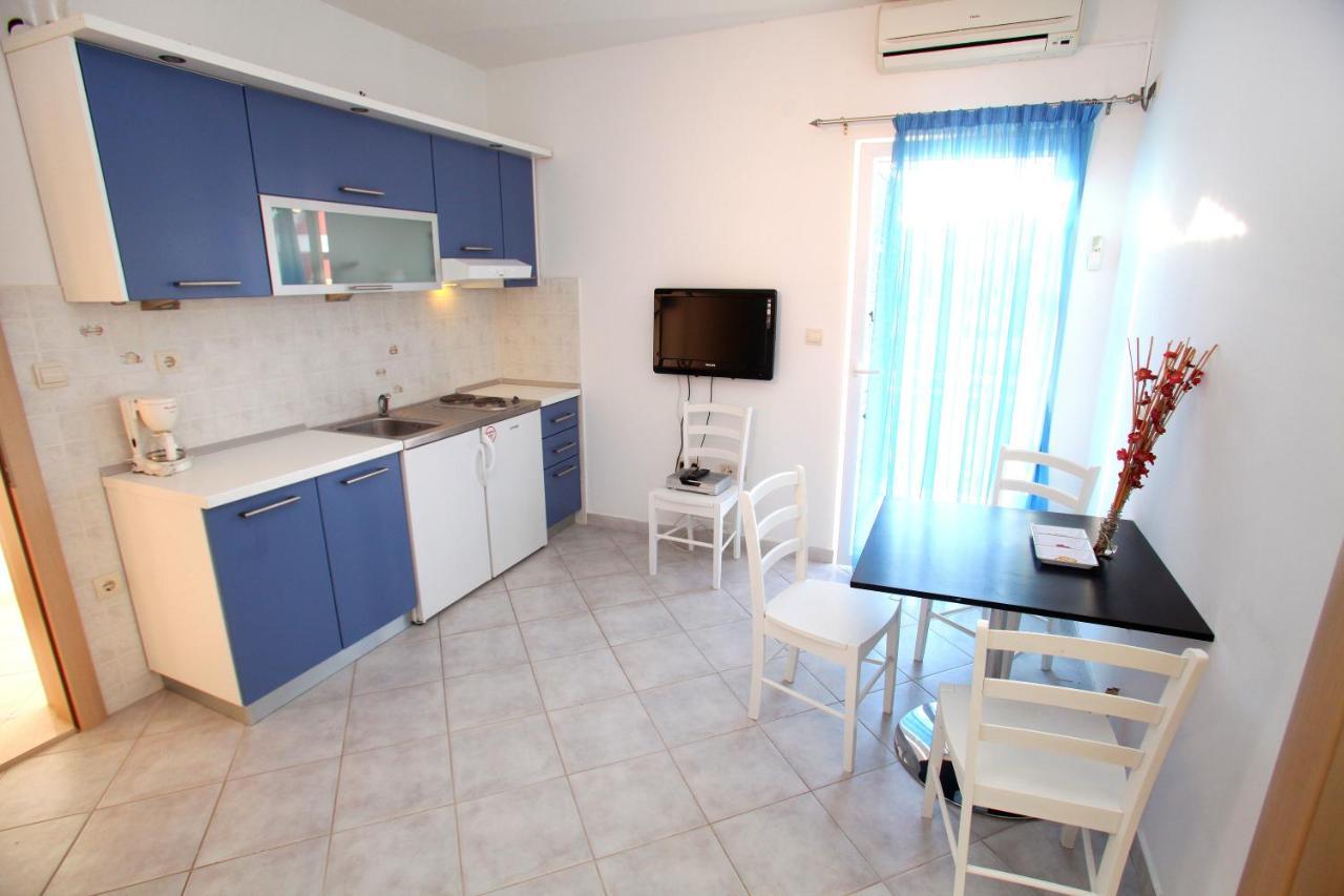 Apartments Nakir Slatine Szoba fotó