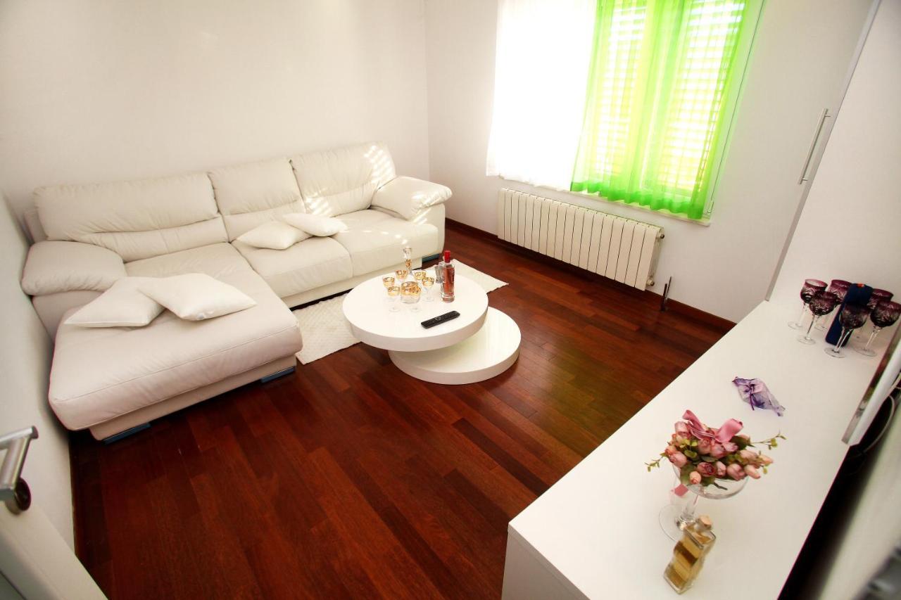 Apartments Nakir Slatine Szoba fotó